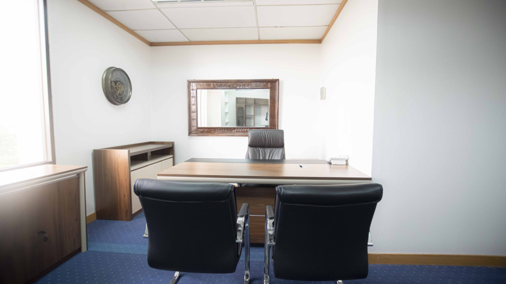 Suite 604 – Ruang Kantor Luas untuk Operasional Besar
