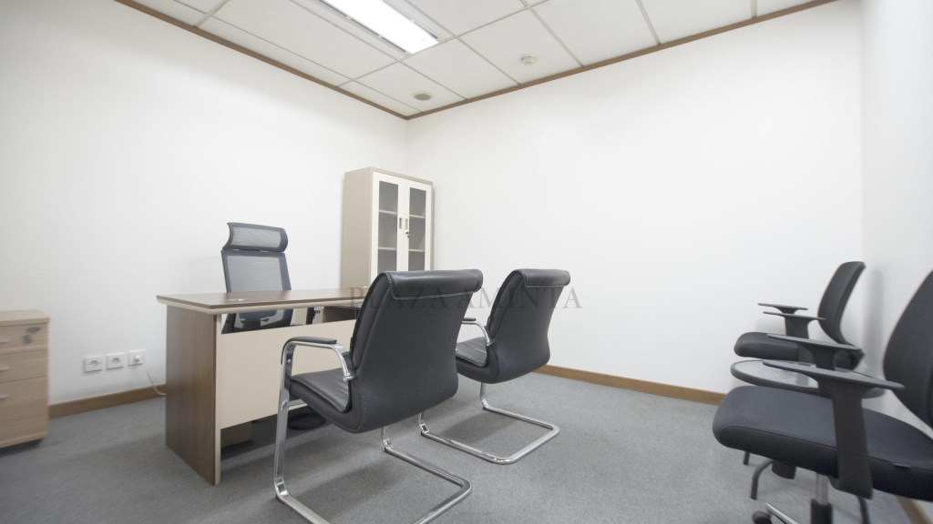 Suite 605 – Ruang Kantor Compact dan Profesional